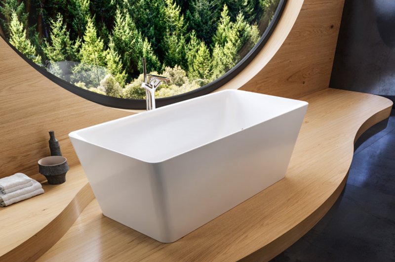 Badewanne von Kaldewei auf Holzsockel