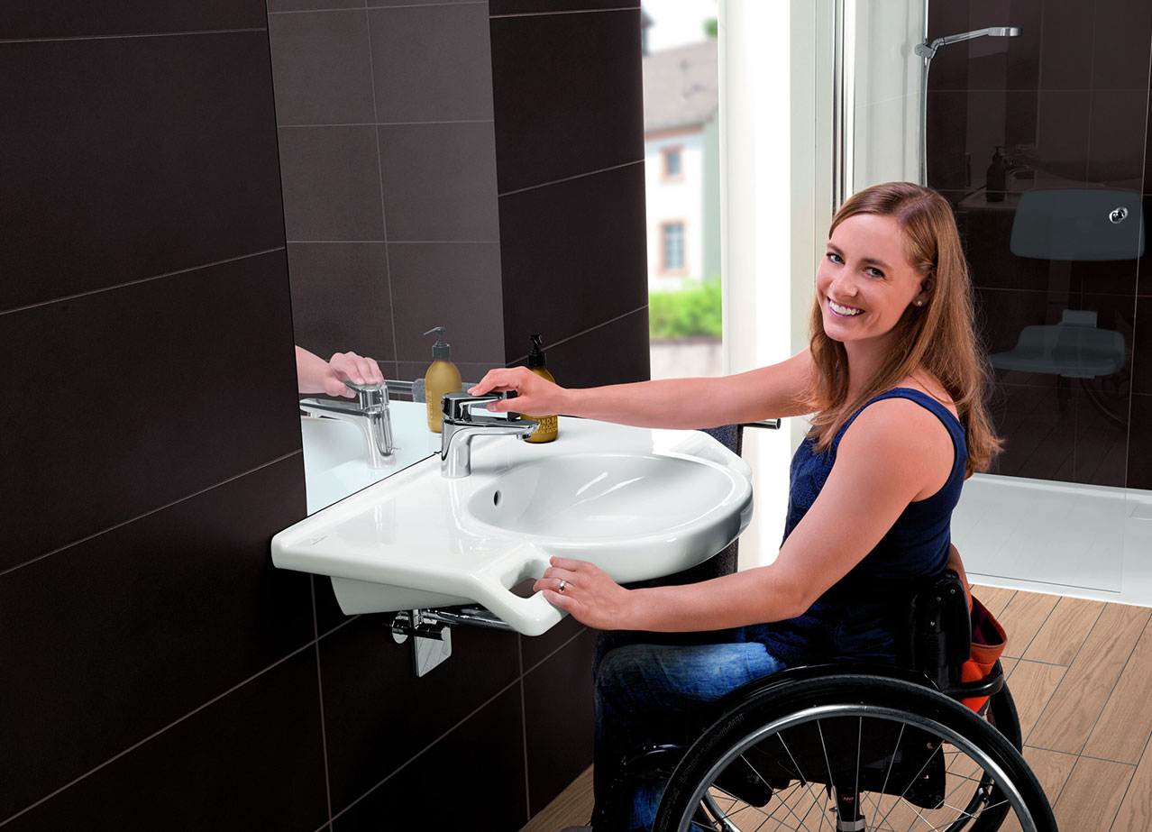 Trend "Barrierefreie Speziallösungen" Das Thema barrierefreies Bad entwickelt sich zu einem Dauerbrenner und das längst nicht mehr nur auf dem Papier, sondern offensichtlich jetzt auch in den Köpfen der Bundesbürger. Zahlreiche Markenhersteller haben sich schon vor vielen Jahren mit entsprechenden Produkten beschäftigt. Zu ihnen gehört auch Villeroy & Boch. Das Mettlacher Traditionsunternehmen stellt zur ISH 2015 "innovative Speziallösungen" vor. Die Serie "O.novo Vita" umfasst Waschtische, WCs und WC-Sitze, deren besondere Funktionalität, wie es heißt, zurückhaltend in das Gesamtdesign integriert ist. Darüber hinaus erfüllt die Neuheit die Normen DIN 18040 für barrierefreies Bauen. Das ist wichtig, denn damit ist sie förderungswürdig - beispielsweise durch die KfW-Bank.