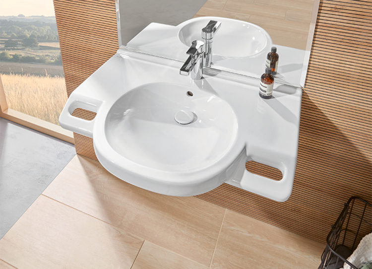 Waschbecken mit Haltegriffen von Villeroy & Boch