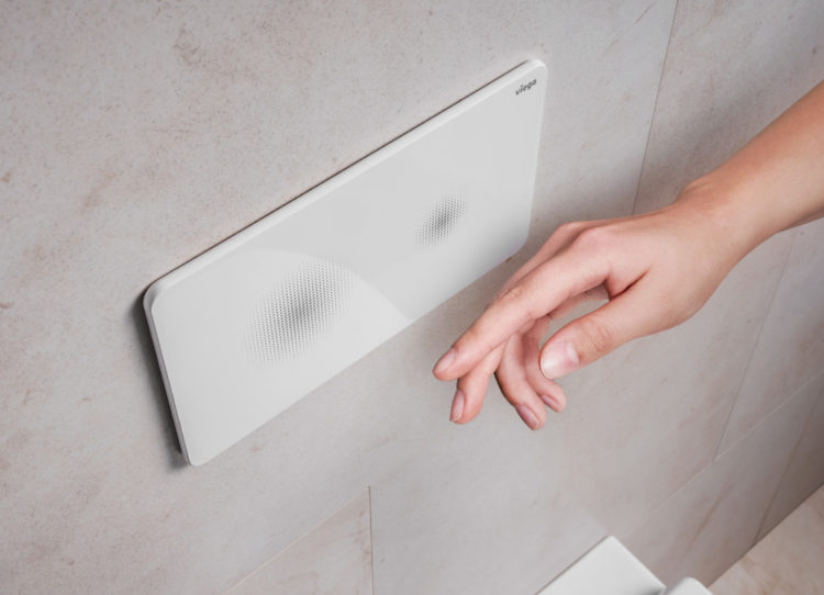 Smarte Badezimmer: die berührungslose WC-Betätigungsplatte Visign von Viega