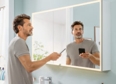 Smarte Badezimmer mit dem Leuchtspiegel Subway vonn Villeroy & Boch