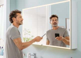 Smarte Badezimmer mit dem Leuchtspiegel Subway vonn Villeroy & Boch